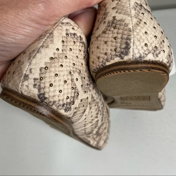 Time & Tru nwt snake print pointed toe flats 8 wide - Picture 7 of 8